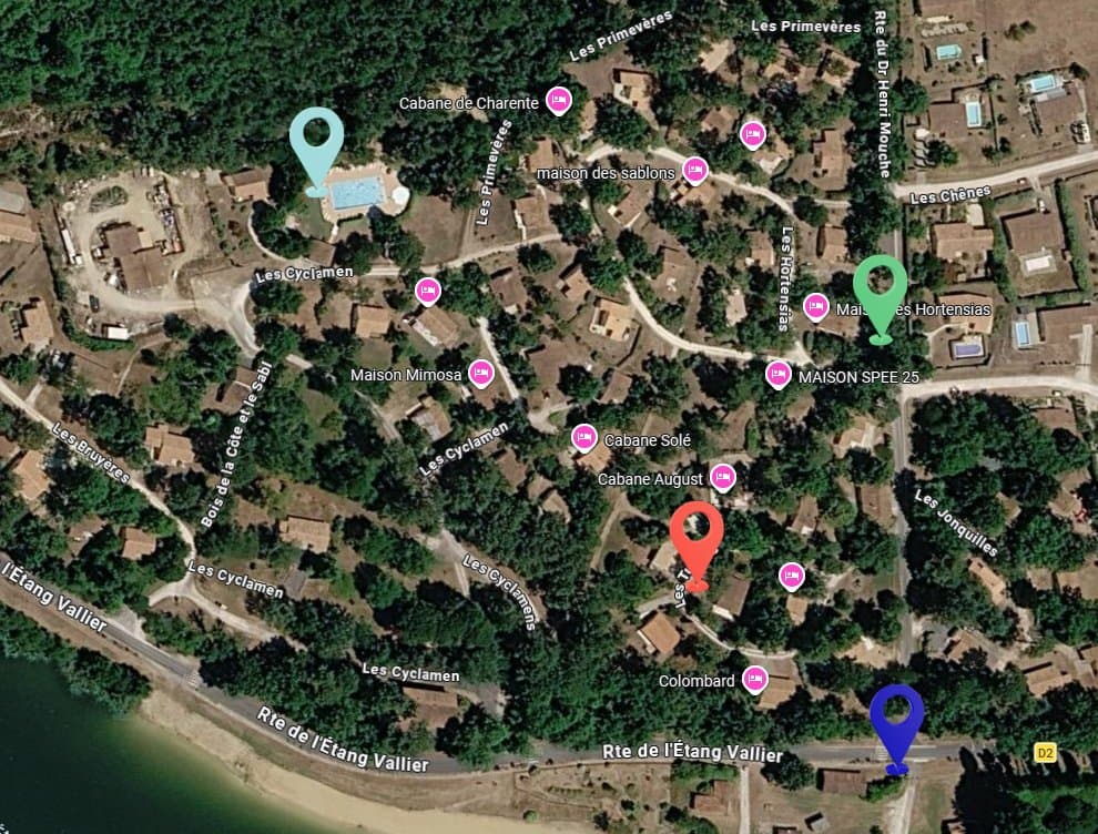 Plan du quartier avec le logement, la piscine et les points de collecte des déchets